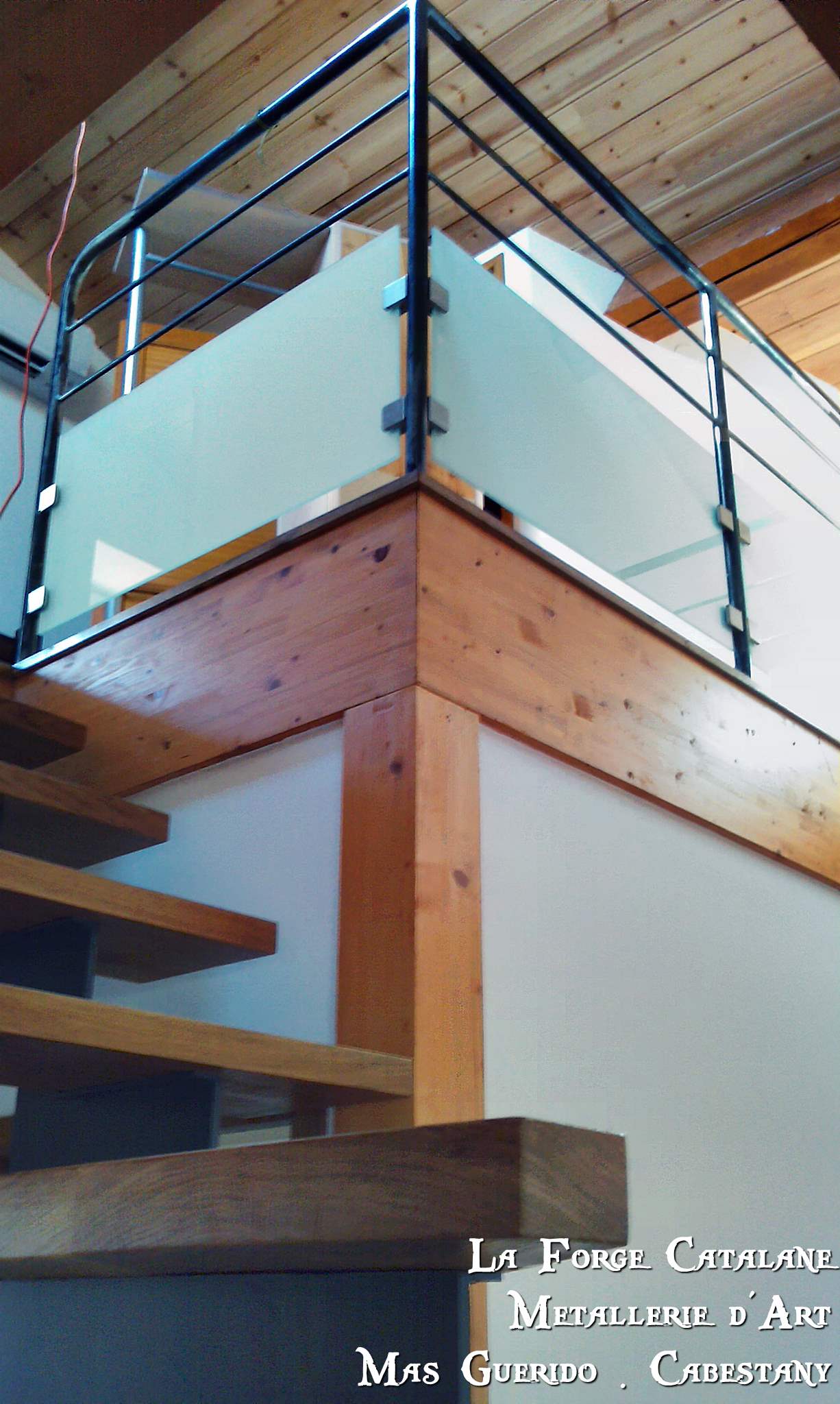 escalier limons cremaillere marches bois forge catalane.jpg